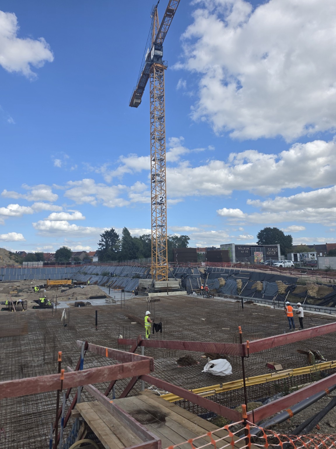Side view of the site and lifting equipment.