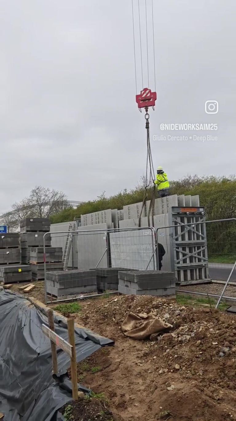 Pose d'un voile préfabriqué à la grue