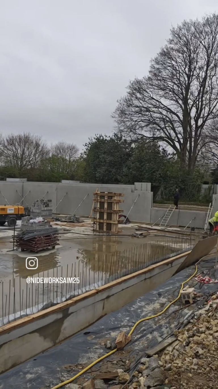 Le sous-sol prend forme : voiles périphériques et coffrage des colonnes