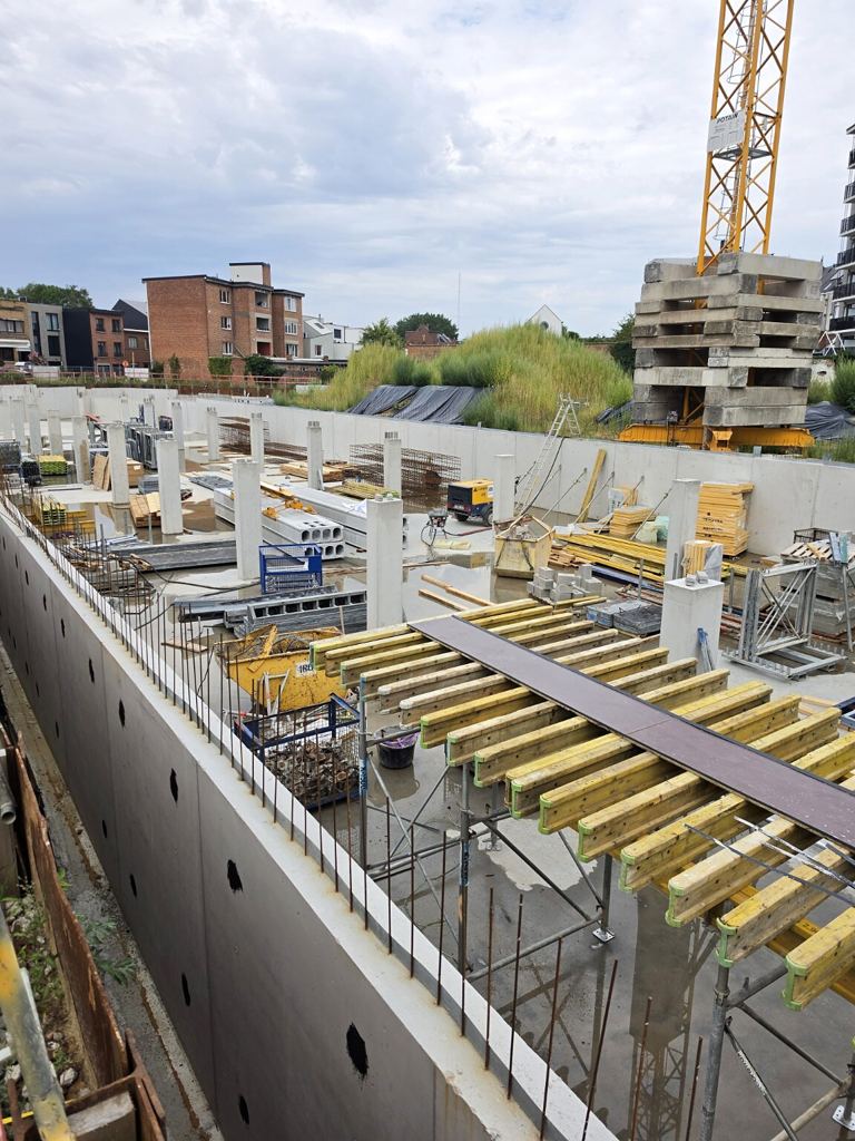 Avancement août 2026 — structure du parking : voiles périphériques, colonnes et préparation du plancher supérieur